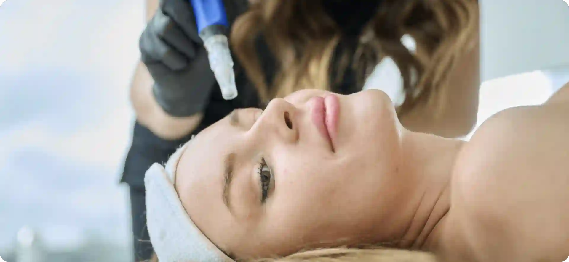 How Do Microneedles Trigger New Collagen and Elastin in Loose Skin Irvine?